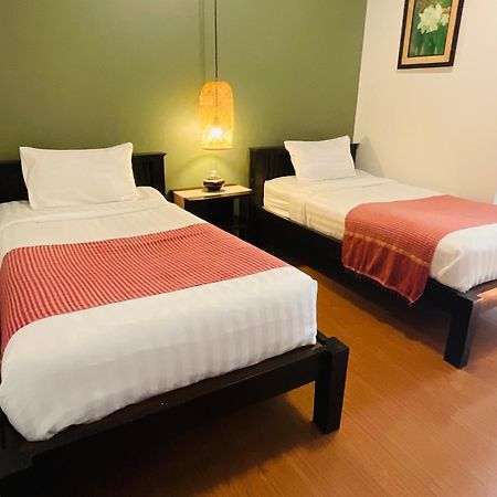 Hotel Baan Klang Vieng Chiang Mai Exterior foto