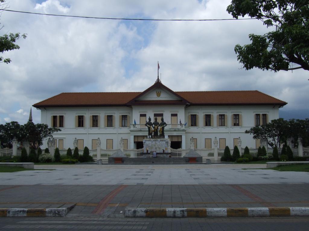 Hotel Baan Klang Vieng Chiang Mai Exterior foto